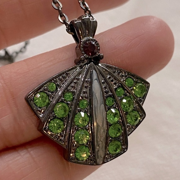 Gum Metal with Green Crystal Rhinestones Pendant Necklace 9” - Picture 4 of 7